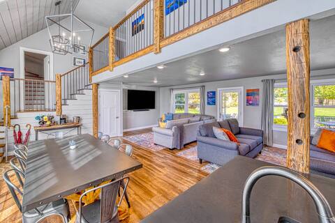 Westeros in Ephraim, 7BR 4 BA 2 Kitchens sleeps 24