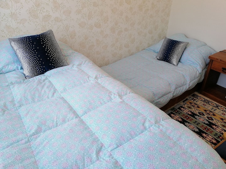 Легло,спалня,снимка на цялата стая