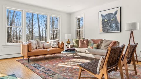 Hupi House: A Peaceful, Wooded, Lakeside Sanctuary