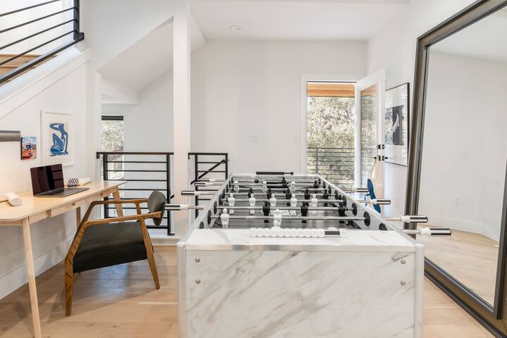 Luxe Poolside Retreat w/ Guest House & City Views gallery image 4