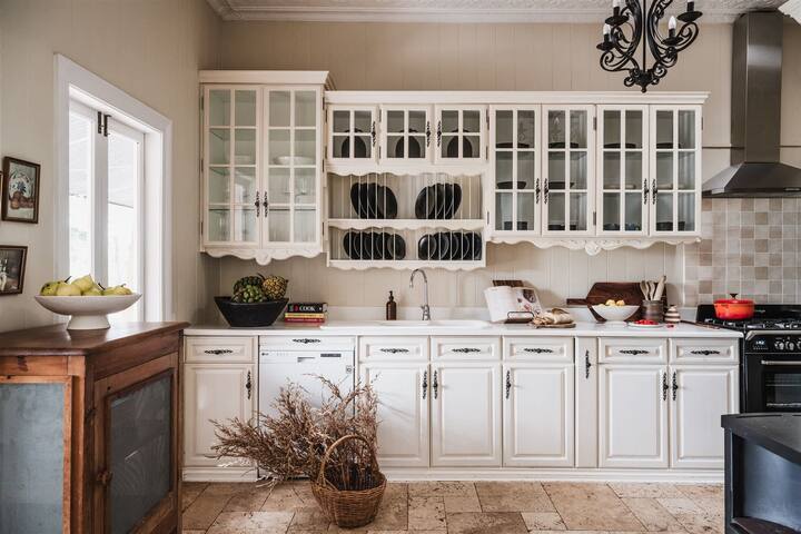 Montville Estate – Luxury Hinterland Home & Pool gallery image 4