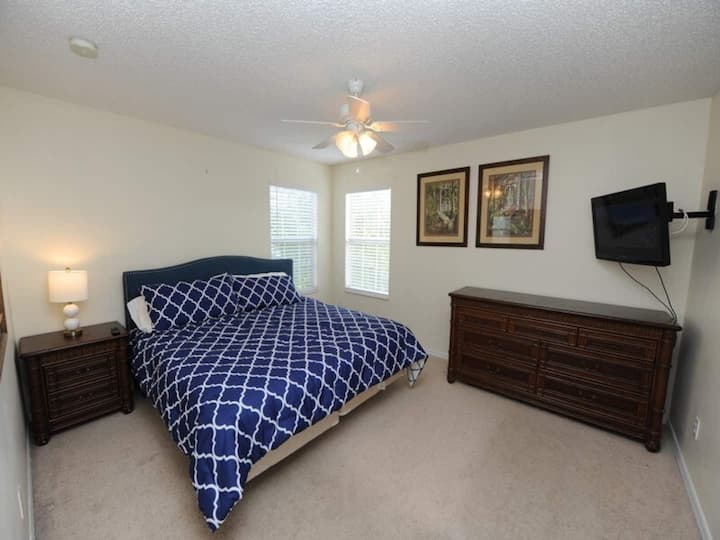 Dhoma kryesore e gjumit nr. 2 me krevat dopio "king"