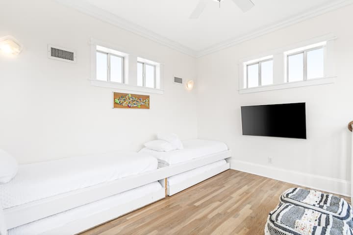 ลอฟท์ชั้น 3 - นอนได้ 4 คน