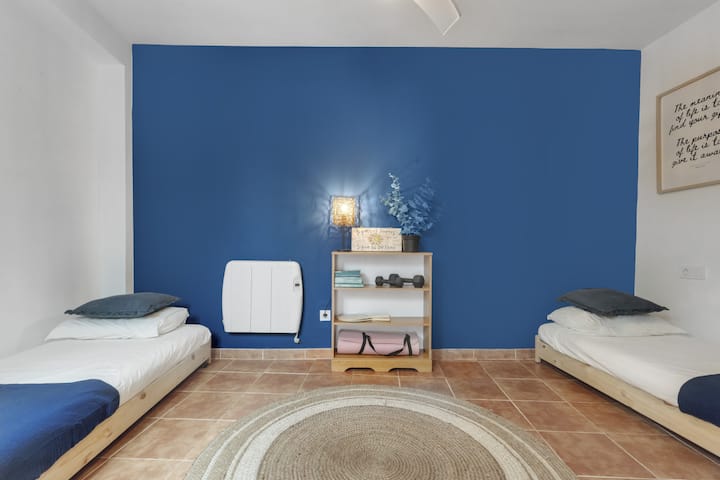 Საძინებელი 2 ერთადგილიანი საწოლით 