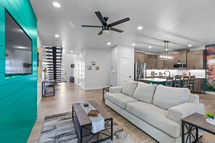 420friendly_hottub_12kgamearcade_winebar_5bed - Grand Junction, CO