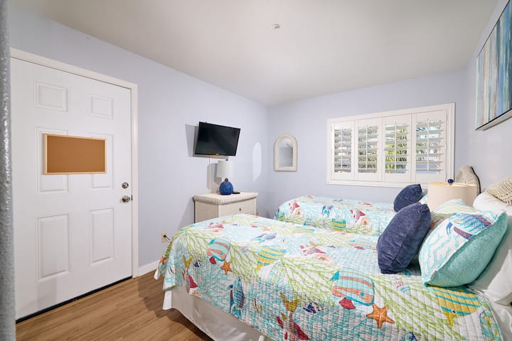 მესამე საძინებელი, 2 ორადგილიანი საწოლი სმარტ-ტელევიზორით