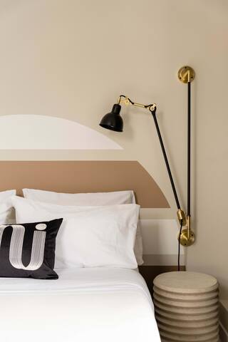 Luxury Apartment in Old Montreal, River View – 201 gallery image 2