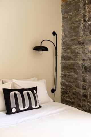 Luxury Apartment in Old Montreal, River View – 201 gallery image 4