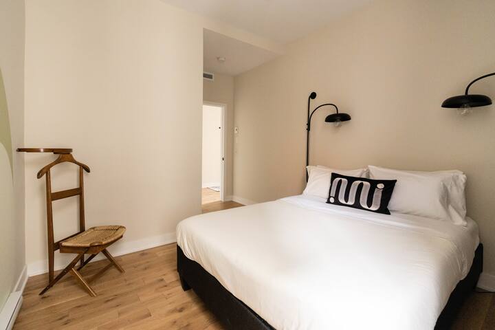 Luxury Apartment in Old Montreal, River View – 201 gallery image 3