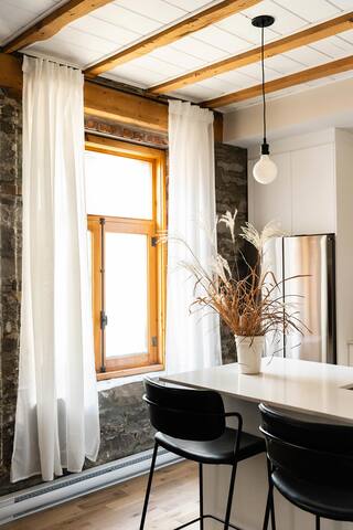 Luxury Apartment in Old Montreal – Suite 304 gallery image 5