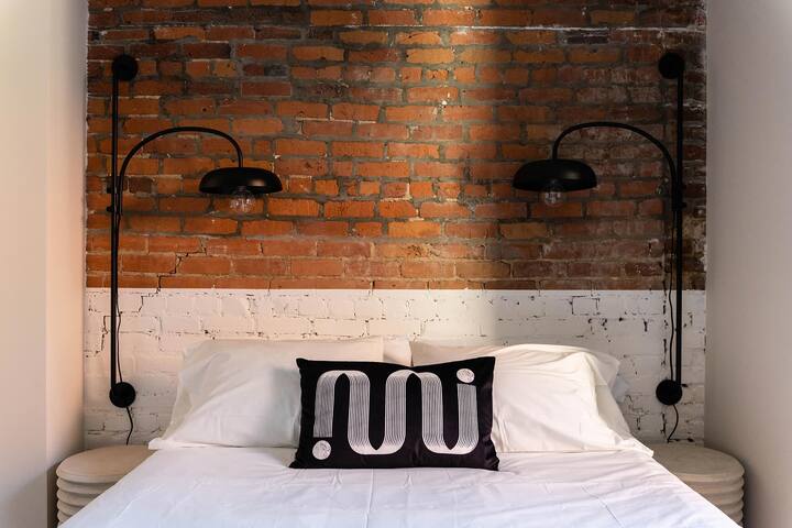 Luxury Apartment in Old Montreal – Suite 304 gallery image 4