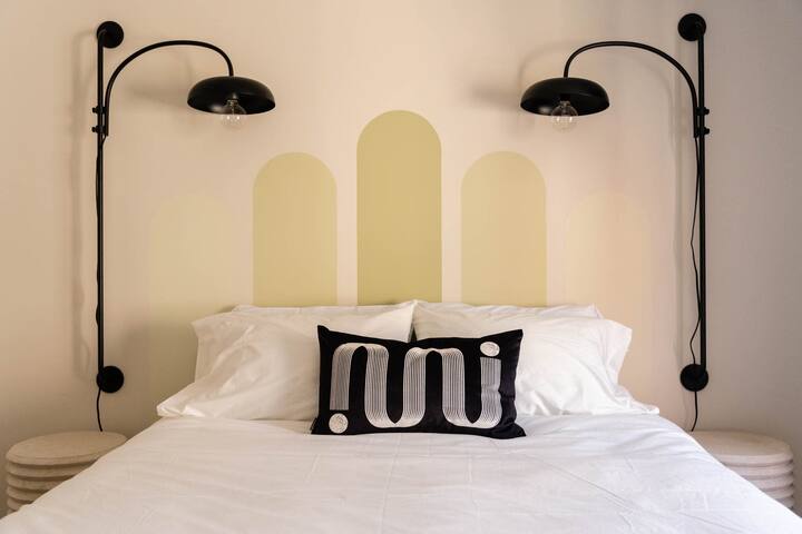 Luxury Apartment Old Montreal Pl. Royale View 401 gallery image 4