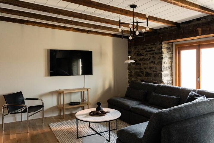 Luxury Apartment in Old Montreal – Suite 404 gallery image 5