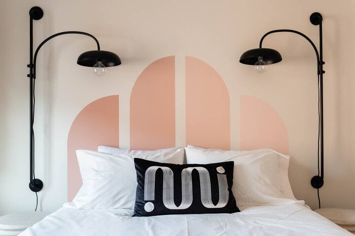 Luxury Apartment in Old Montreal – Suite 404 gallery image 2