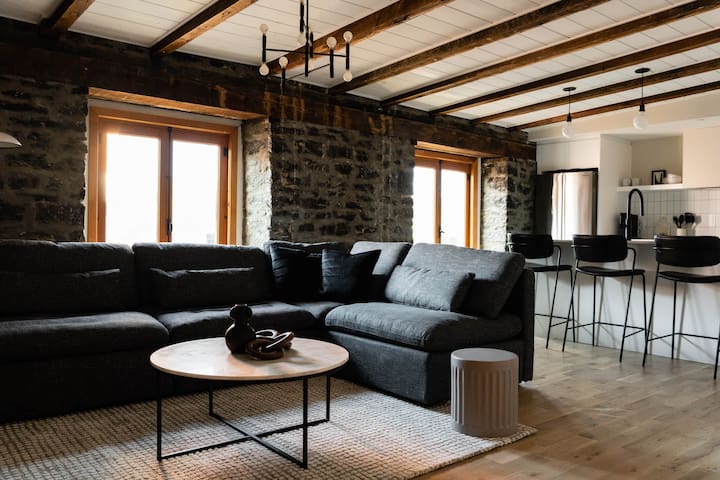 Luxury Apartment in Old Montreal – Suite 404