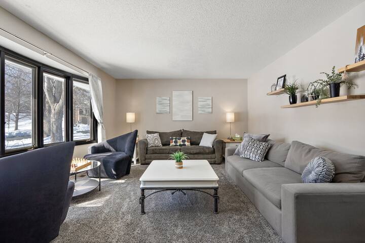 King Beds, Sleeps 11, *Entertainment Included!* gallery image 4