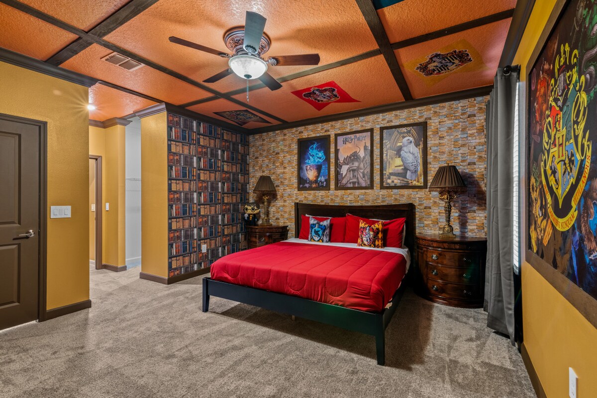 进入一个充满魔法和奇迹的世界——这间主套房为所有年龄段的人带来舒适、奇幻和沉浸式装饰的魔法。