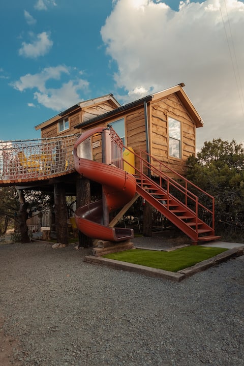 Crow’s Nest Treehouse at El Místico Ranch