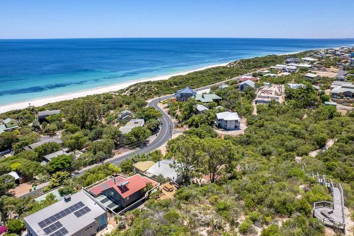 Oceanview Lodge by Peppy Beach Retreats®