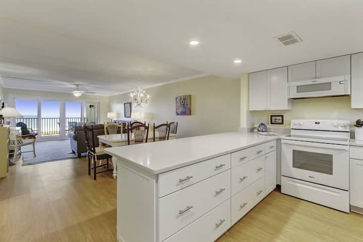 Coastal Charm:spectacular Oceanfront Sunrise Views - Fernandina Beach, FL