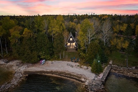 Waterfront A-frame: Vintage Charm, Modern Comfort