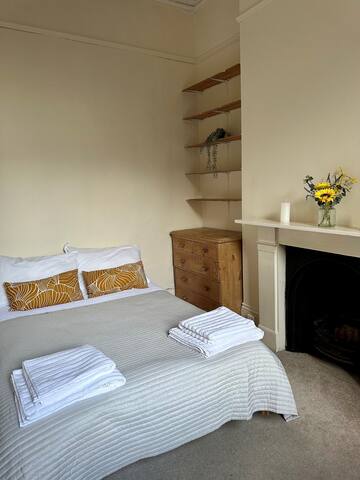 Beautiful Belsize Park Two Bed Garden Flat gallery image 4