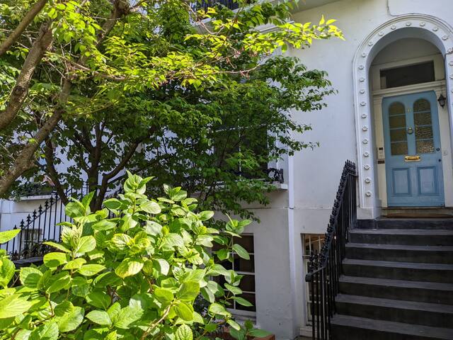 Beautiful Belsize Park Two Bed Garden Flat gallery image 2