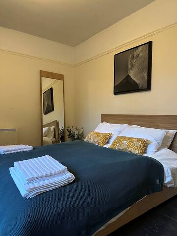 Beautiful Belsize Park Two Bed Garden Flat gallery image 5