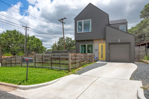 Top Airbnb: 2 Homes in 1! Centrally located near SoCo in Galindo