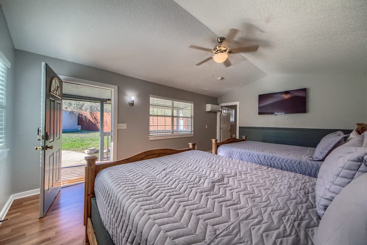 Utulivu akili yako: 2 Malkia ukubwa Vitanda na Smart TV. 