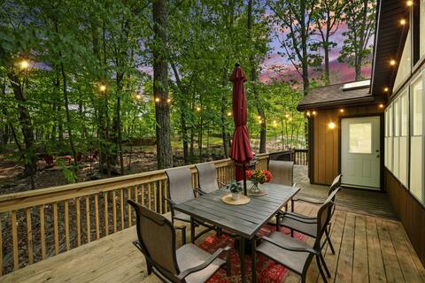 Spacious w/ Indoor Hot Tub & PingPong Table