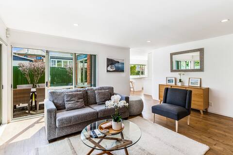 Private and sunny 3-bedroom home with parking
