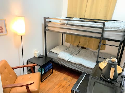 Successful Airbnb property: Private room in Chelsea 8 (Shared bathroom) in Chelsea Hudson Yards