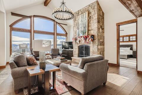 Mountain Oasis Family 7 bedroom home with Hot tub!