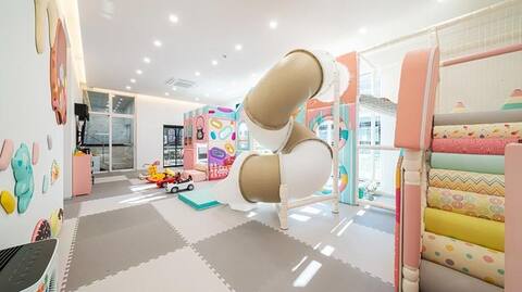 Children's dream space room, b101 (room 2, bathroom 2, individual pool, jungle gym, karaoke room)
