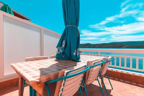 Villa with Garage and Private Beach  - ThreeBedroo