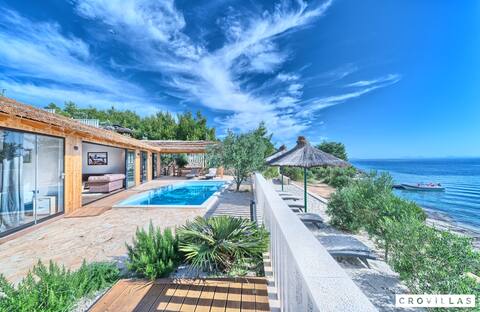 "Villa Filip" on Murter - Crovillas