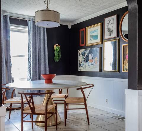 Eclectic home close to Downtown!