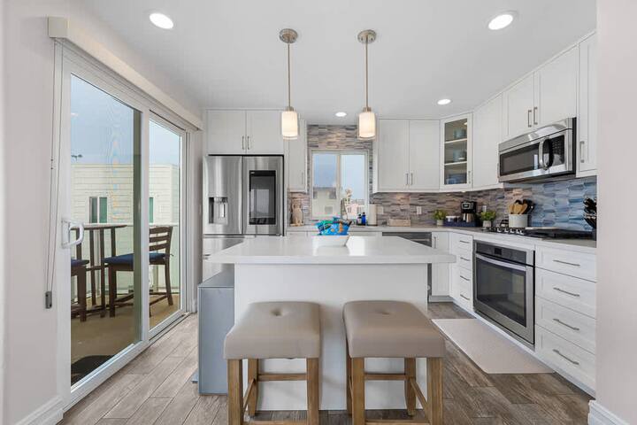 Panoramic Ocean View Huge Rooftop Deck – Sleeps 8 gallery image 2