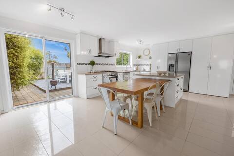 Sunny Cove - 5BR w/ Billiard Table, BBQ, Pets