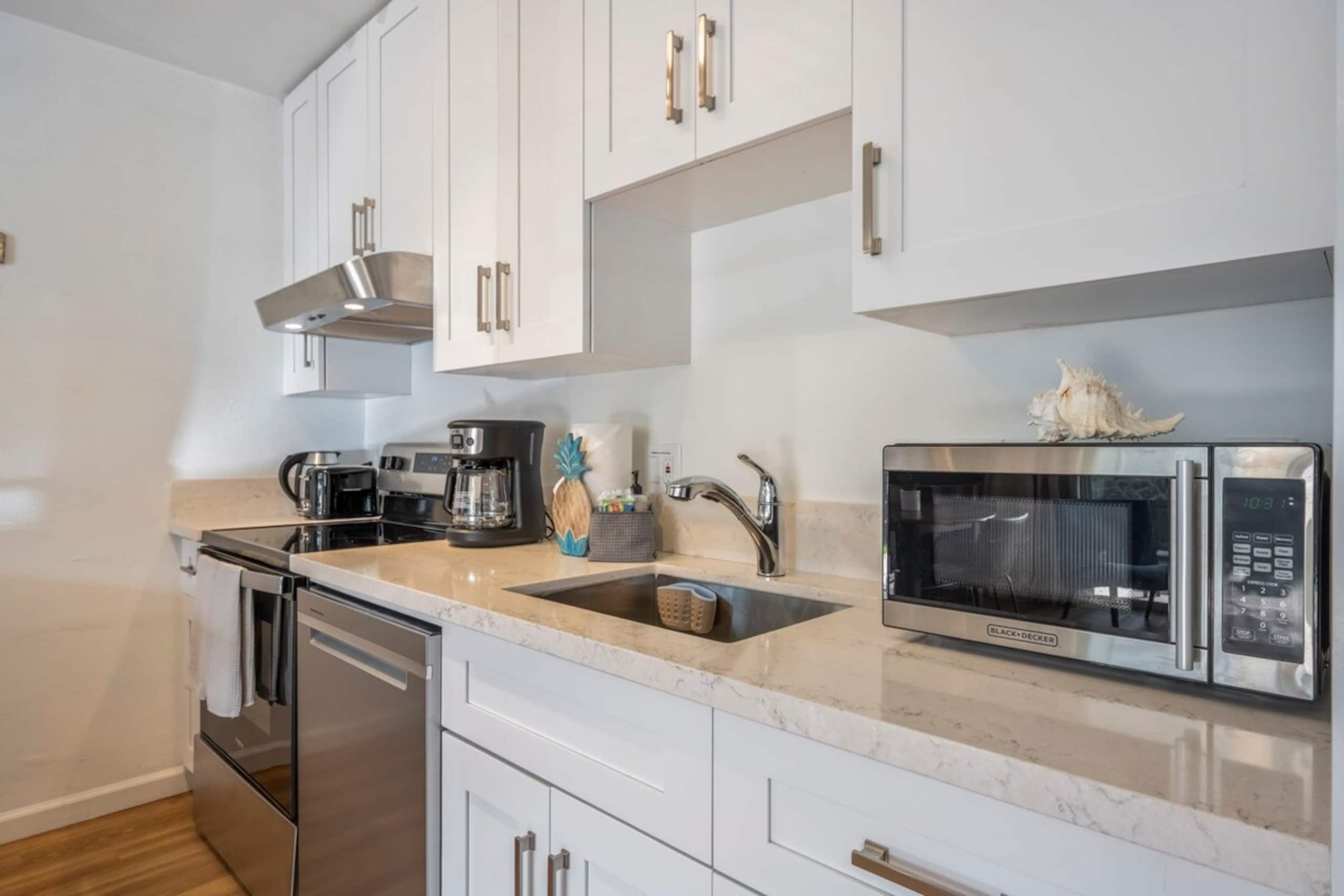 Condo in Kihei · ★4.94 · 1 bedroom · 2 beds · 1 bath - Image 8