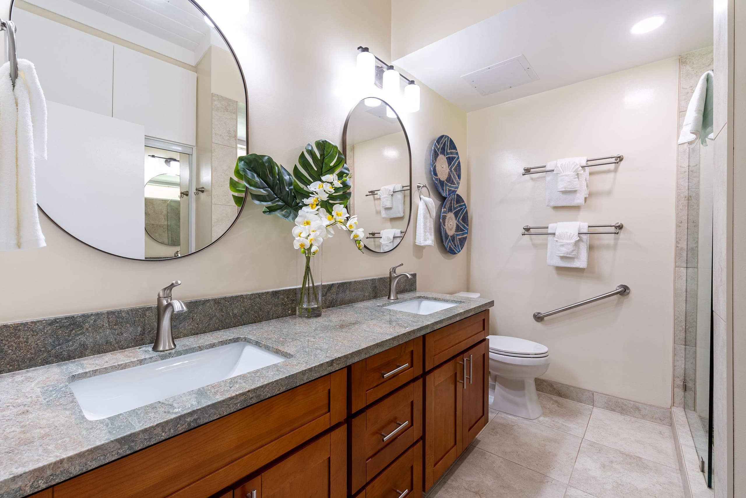 Luxury Oceanfront Studio at Napili Shores A203 Vie - Image 17