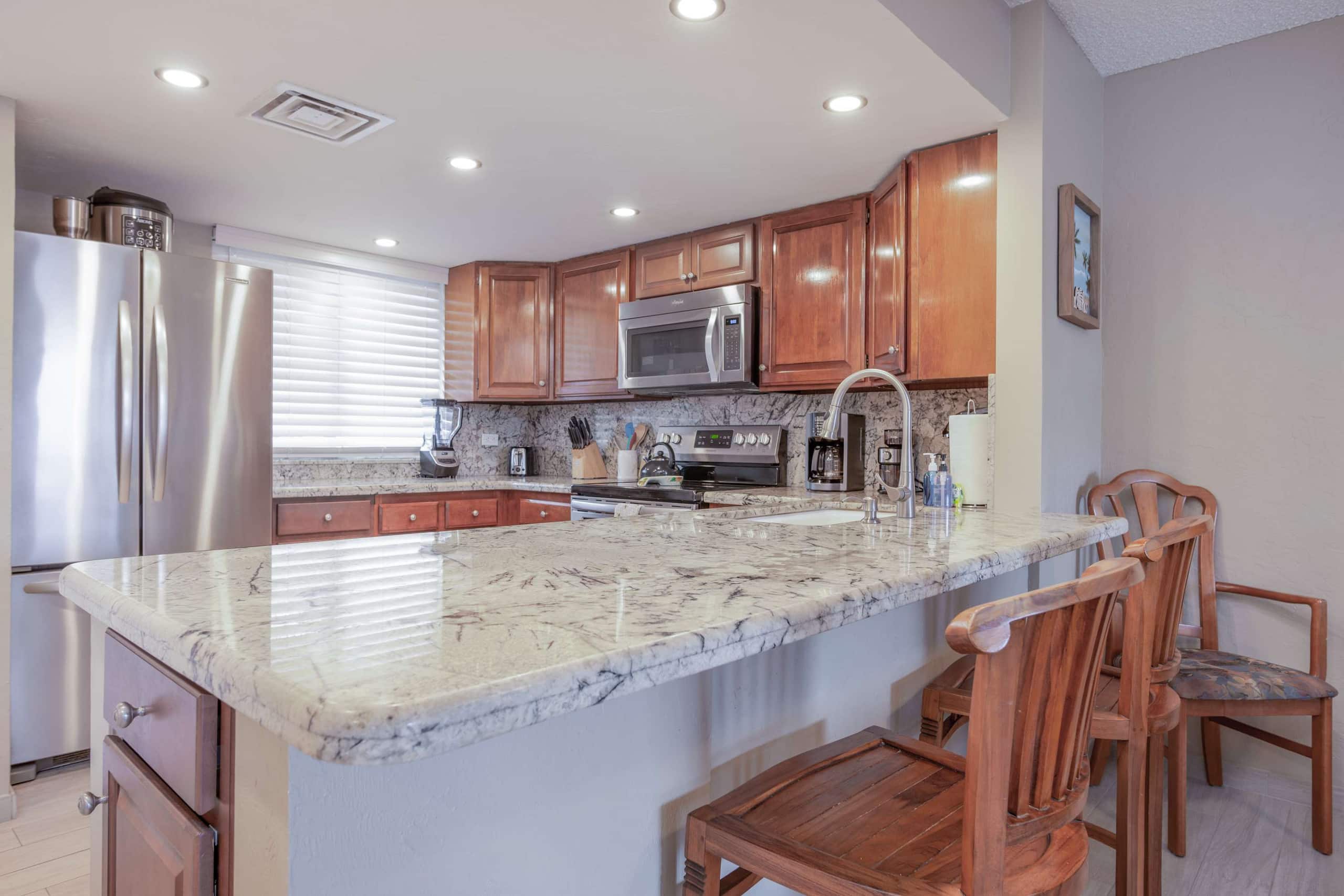 Condo in Kailua-Kona · ★4.69 · 2 bedrooms · 4 beds · 2 private baths - Image 8
