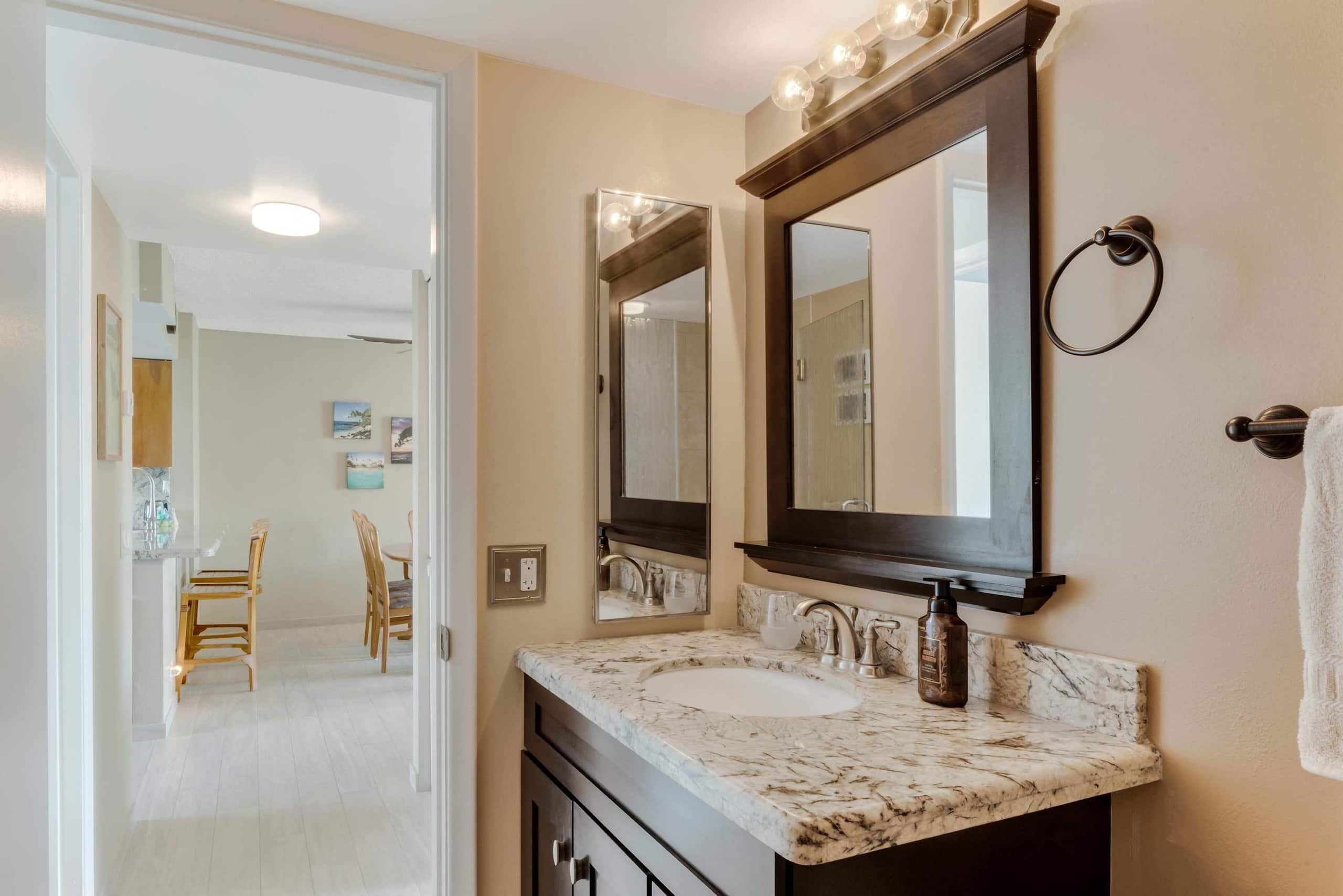 Condo in Kailua-Kona · ★4.69 · 2 bedrooms · 4 beds · 2 private baths - Image 12
