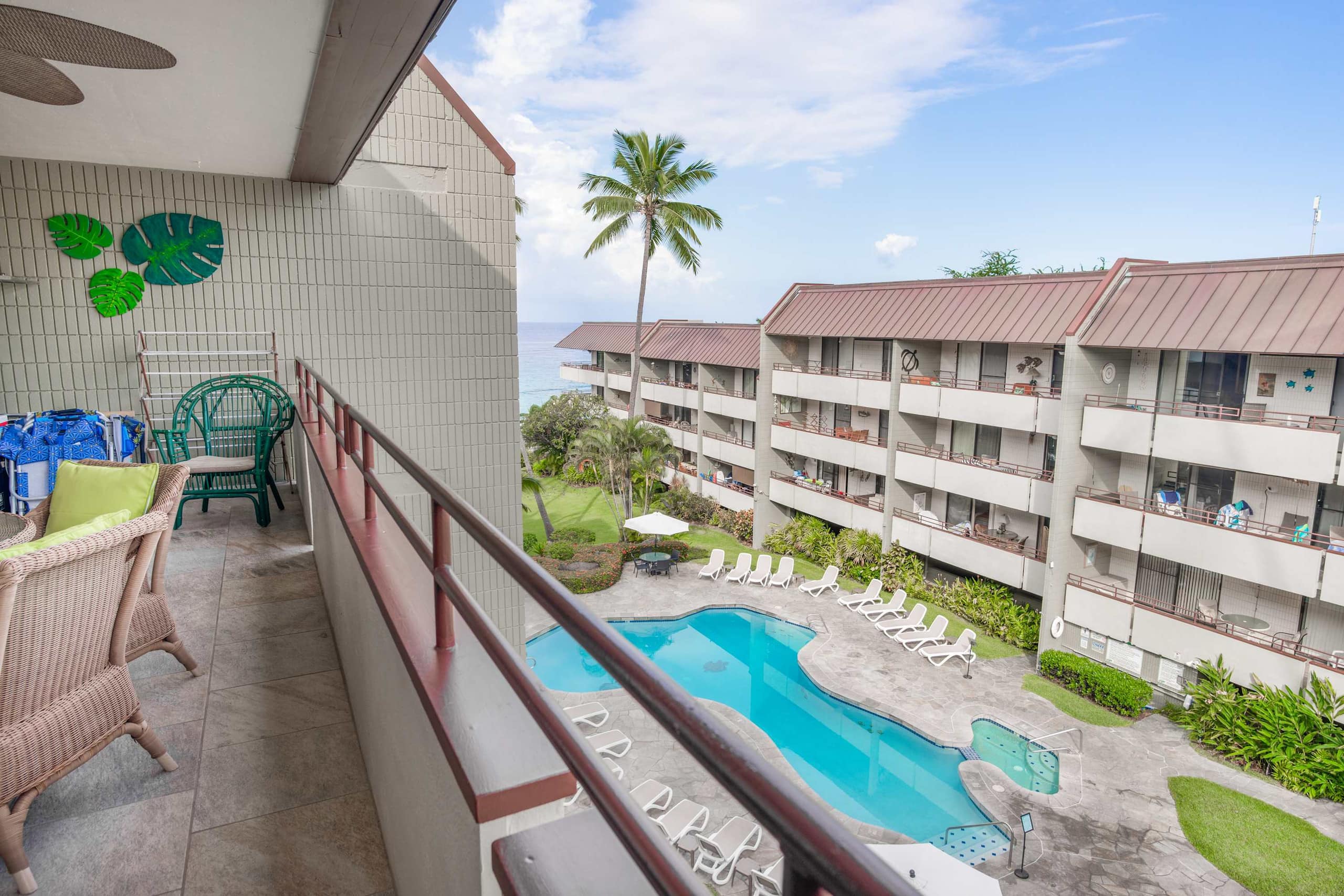 Condo in Kailua-Kona · ★4.69 · 2 bedrooms · 4 beds · 2 private baths - Image 2