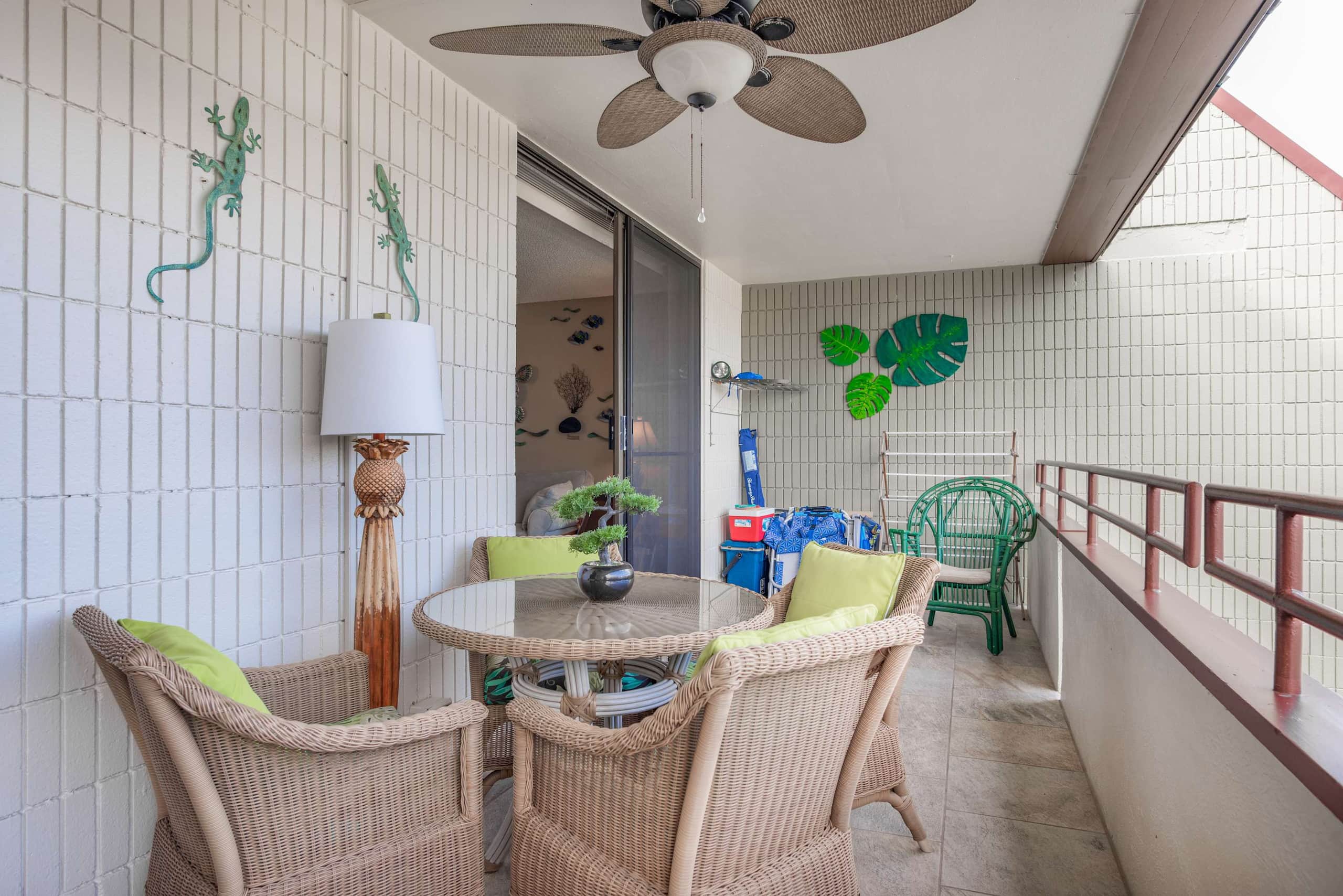 Condo in Kailua-Kona · ★4.69 · 2 bedrooms · 4 beds · 2 private baths - Image 3