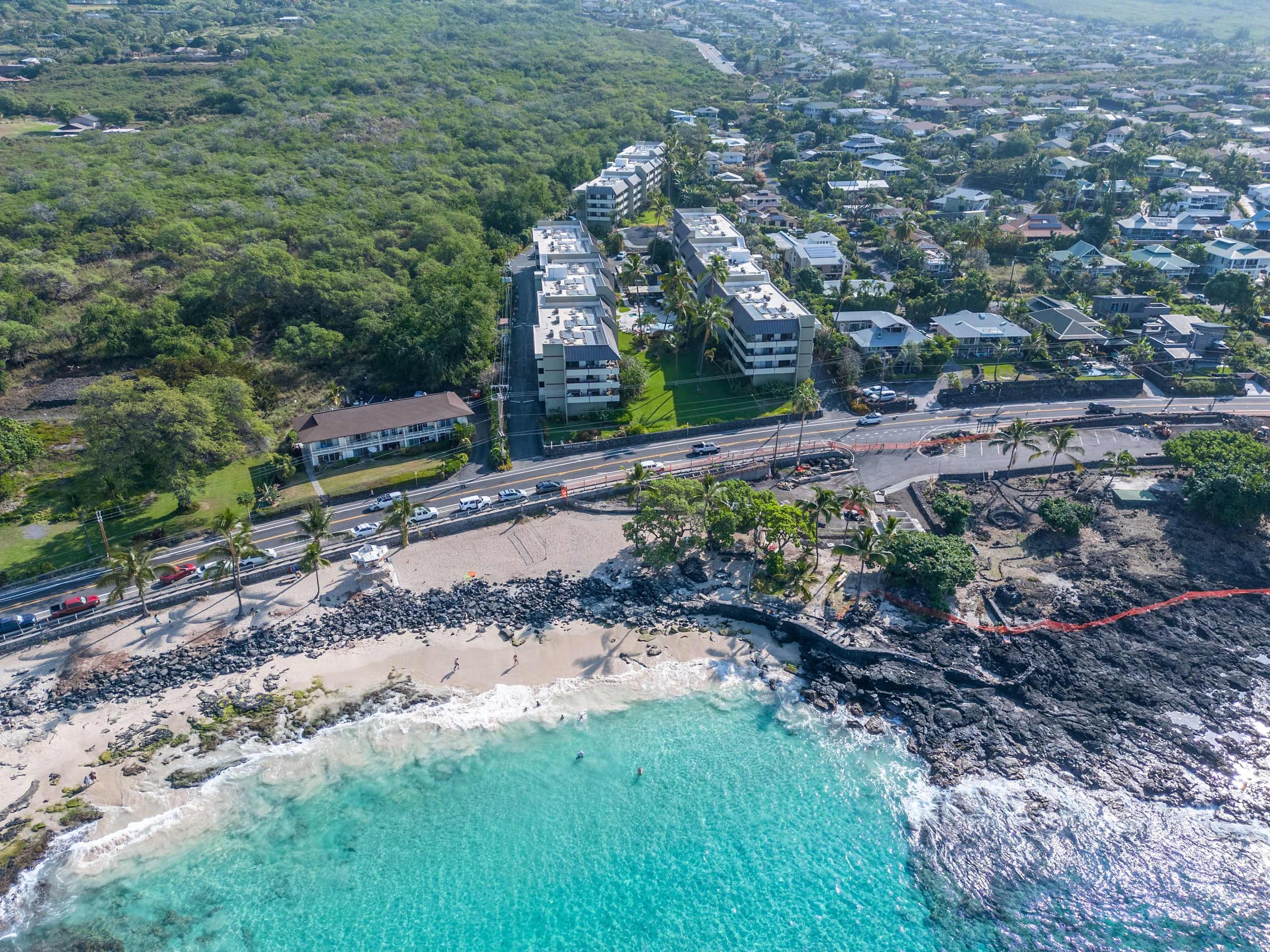 Condo in Kailua-Kona · ★4.69 · 2 bedrooms · 4 beds · 2 private baths - Image 5