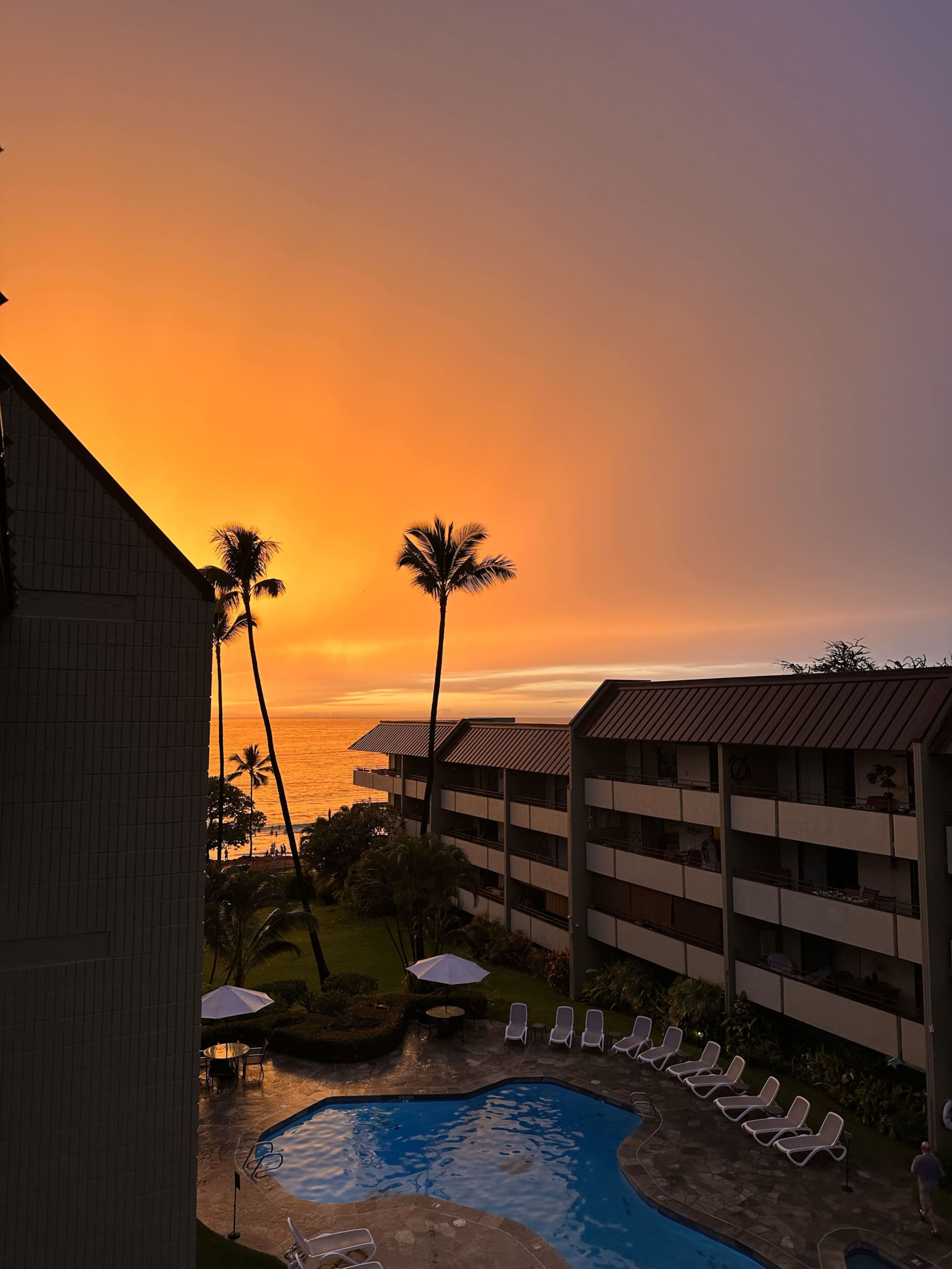 Condo in Kailua-Kona · ★4.69 · 2 bedrooms · 4 beds · 2 private baths - Image 1