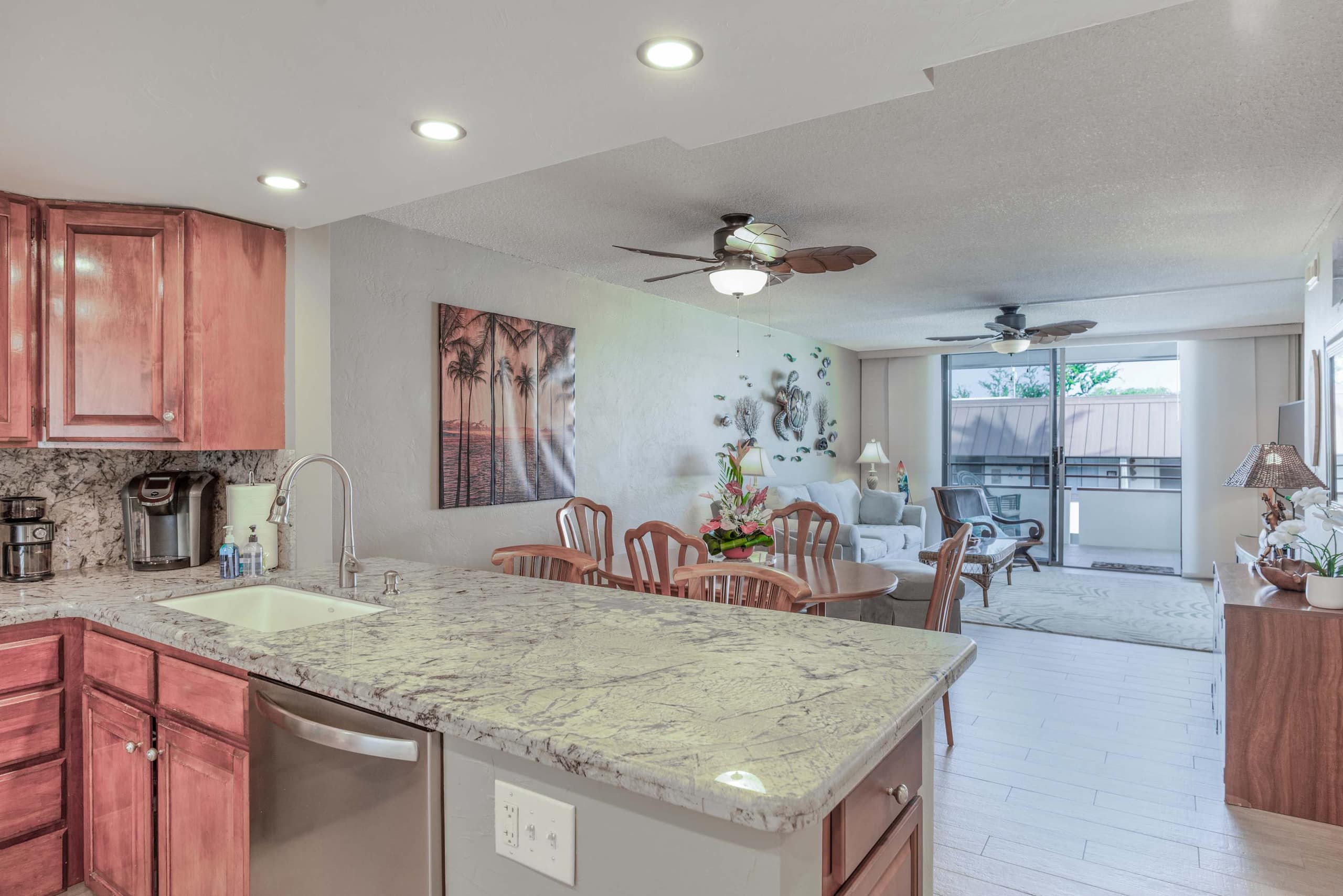 Condo in Kailua-Kona · ★4.69 · 2 bedrooms · 4 beds · 2 private baths - Image 9