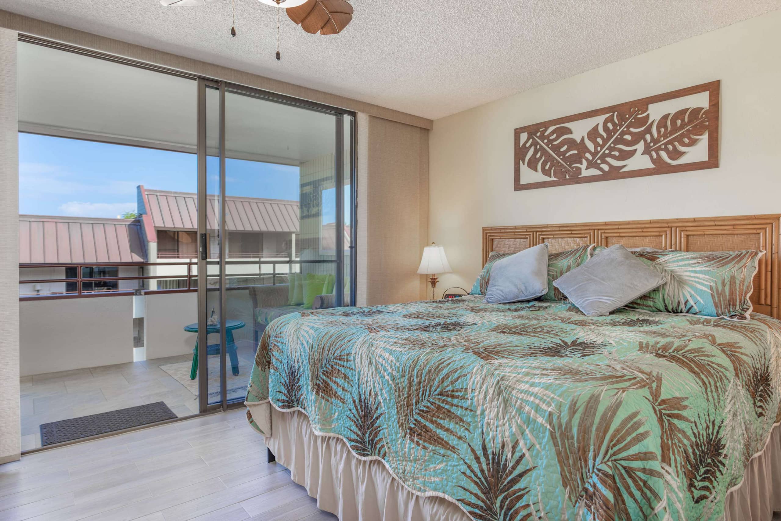 Condo in Kailua-Kona · ★4.69 · 2 bedrooms · 4 beds · 2 private baths - Image 14